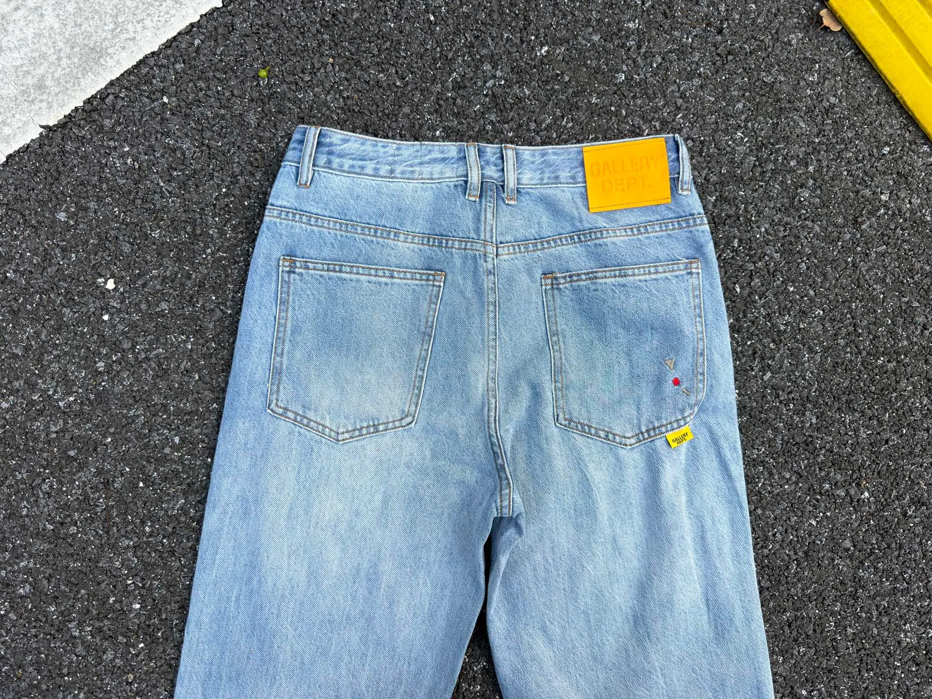 P220💰G02 GALLERY DEPT. Classic embroidered splash-ink washed jeans. Size: 28 30 32 34 36
